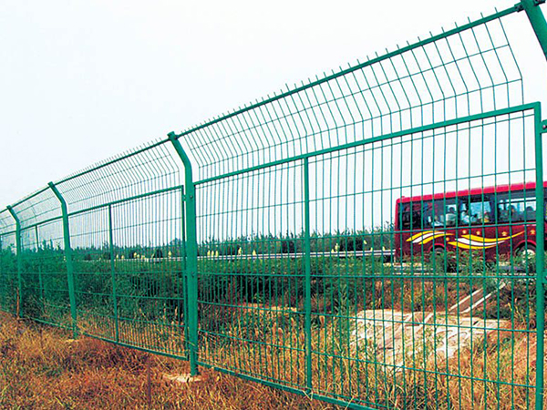 高速公路護(hù)欄網(wǎng)
