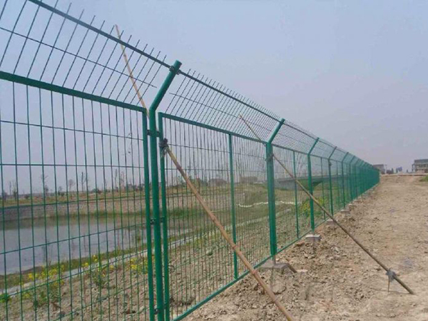 水庫(kù)隔離柵