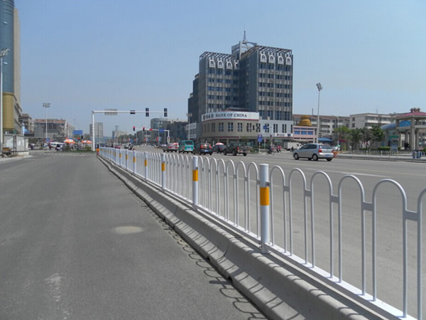 隔離帶護欄網(wǎng)圖片2