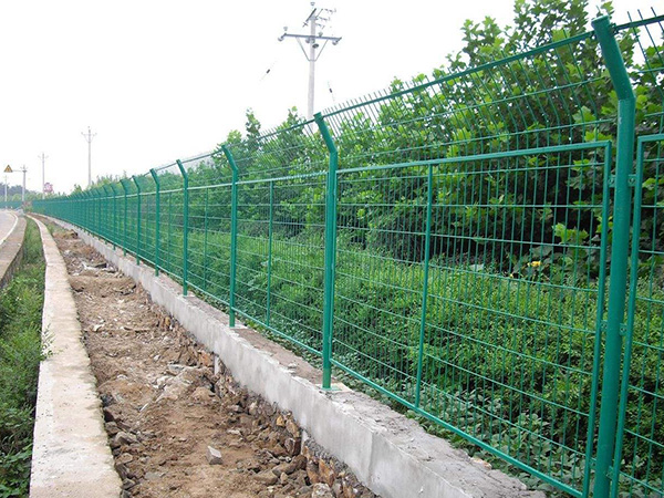 公路護欄網(wǎng)圖片7