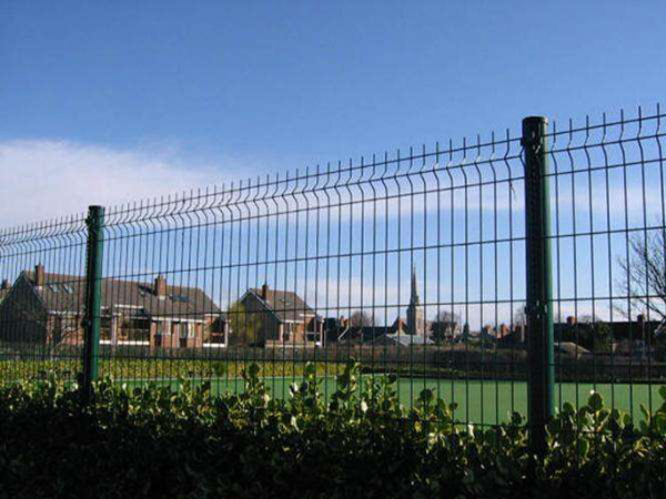 鐵絲網(wǎng)圍墻圖片2