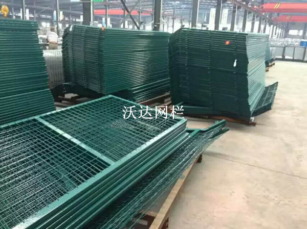 滬昆鐵路貴州段防護柵欄護欄網(wǎng)項目圖片5