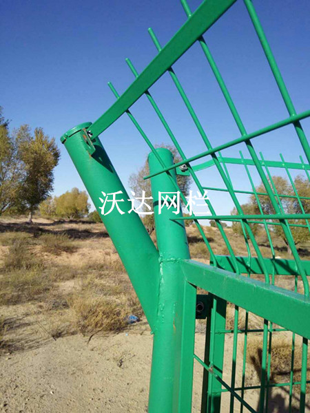 內(nèi)蒙古烏拉特中旗油井護(hù)欄網(wǎng)工程圖片3