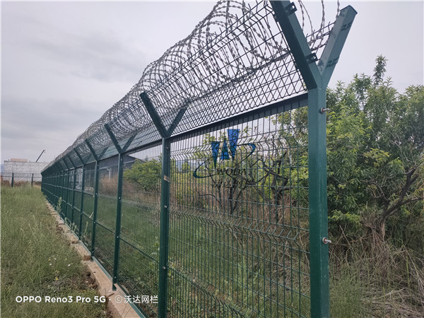 機(jī)場(chǎng)隔離柵圖片2 機(jī)場(chǎng)隔離柵圖片2