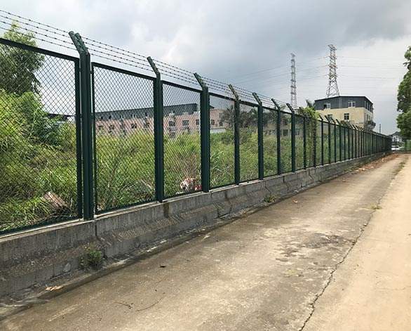 鐵絲網(wǎng)圍墻圖片6