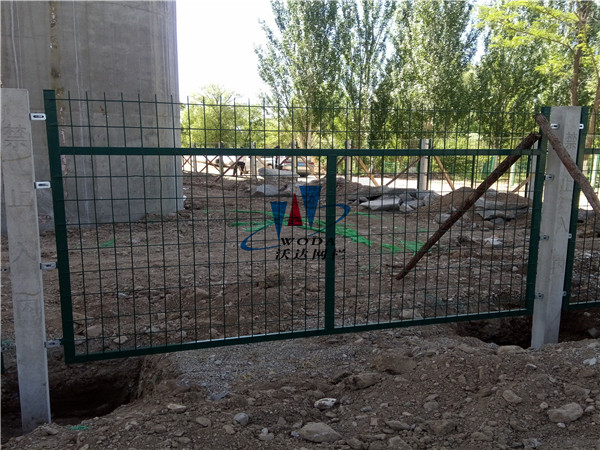 鐵路護(hù)欄_金屬柵欄網(wǎng)片工程案例圖片2