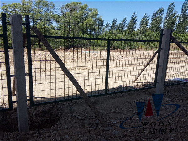 鐵路護(hù)欄_金屬柵欄網(wǎng)片工程案例圖片4