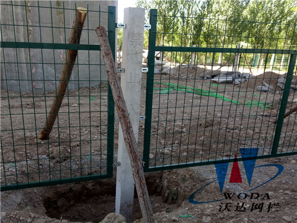 鐵路護(hù)欄_金屬柵欄網(wǎng)片工程案例圖片6