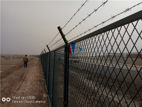 北京大興機場附近河道護欄網案例圖片5 北京大興機場附近河道護欄網案例圖片5