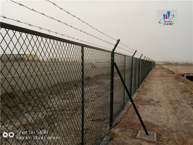 北京大興機(jī)場(chǎng)附近河道護(hù)欄網(wǎng)案例