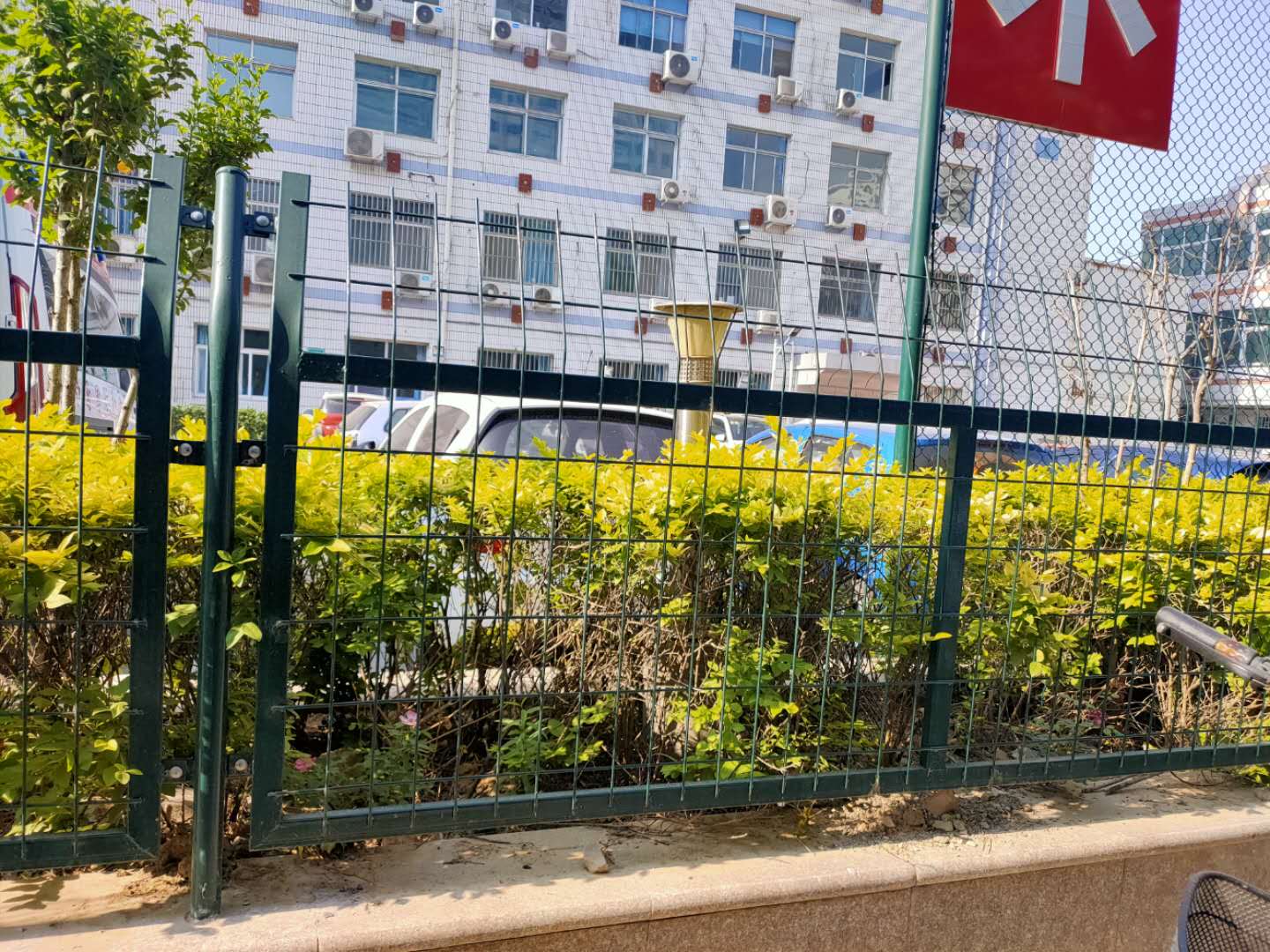 公路護欄網(wǎng)圖片8